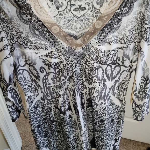 One World Blouse - Picture 2 of 4